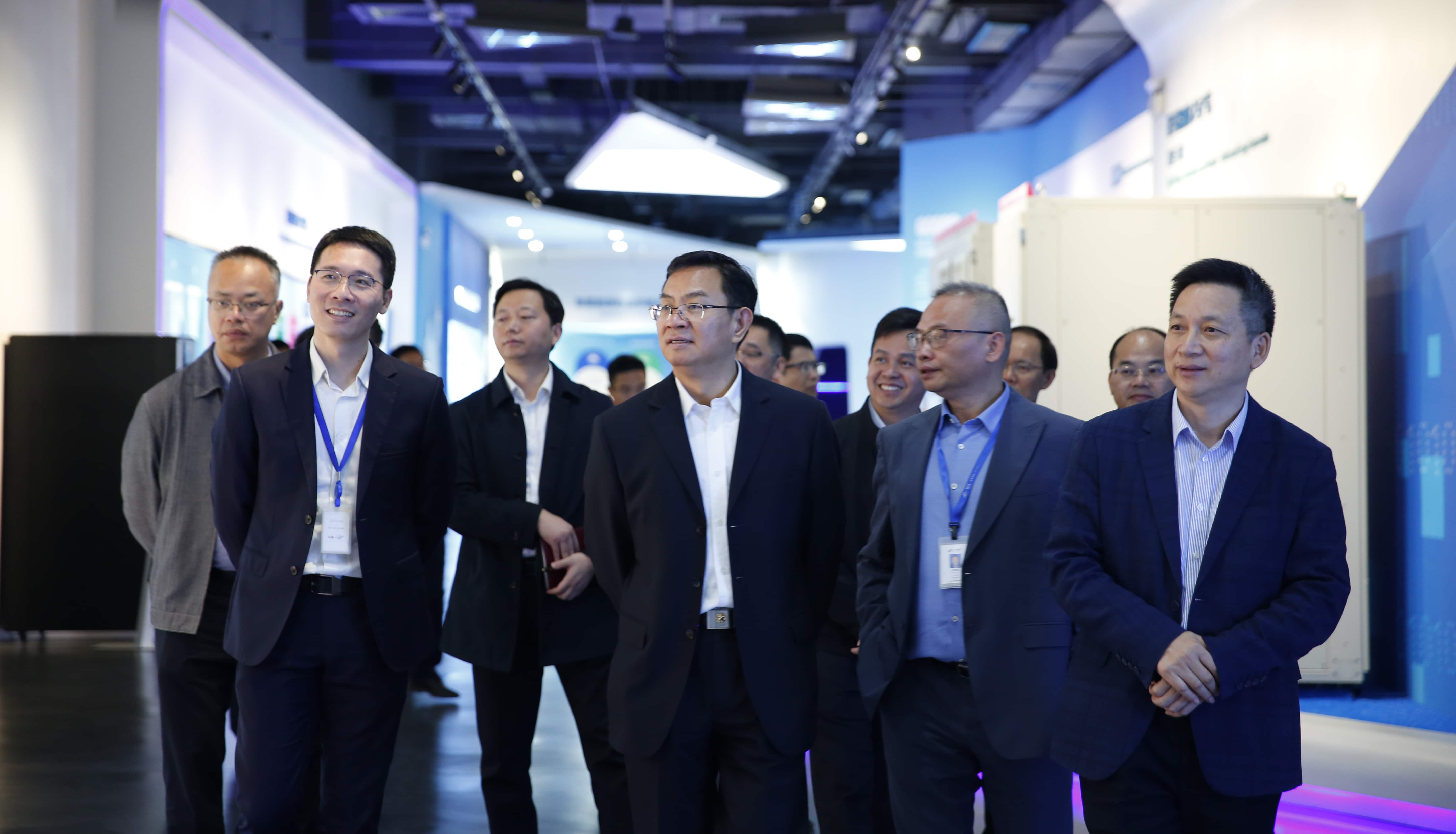 茂名市市長王雄飛率隊蒞臨智光電氣考察,共商產業合作新機遇